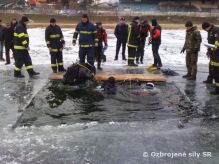 enisti zo Serede a hasii z Pezinka sa potpali pod adom